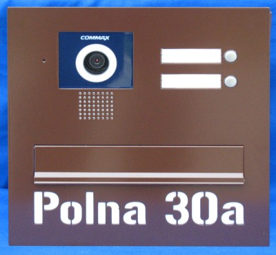 Skrzynka na listy z wyciętym napisem VERONA do kamery wideodomofonu COMMAX