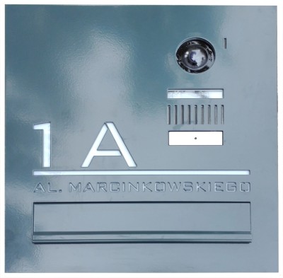 Skrzynka na listy z wyciętym napisem VERONA do kamery wideodomofonu Panasonic