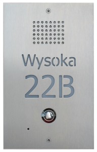 Panel domofonowy z wyciętym napisem