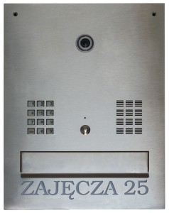 Skrzynka na listy z wyciętym napisem VERONA do kamery Mobotix