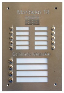 Panel domofonowy z napisem Gabinety lekarskie
